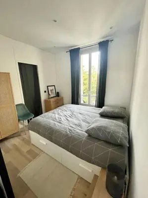 a bedroom with a large bed and a window at Superbe 2 pièces lumineux - Cannes Gare in Cannes