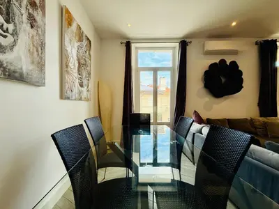a dining room with a glass table and chairs at Superbe Villa - Cannes Centre -Proche Palais des Festivals et Plages in Cannes