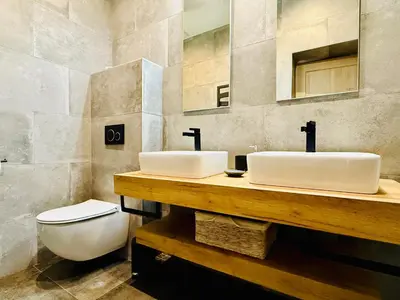 a bathroom with two sinks and a toilet at Superbe Villa - Cannes Centre -Proche Palais des Festivals et Plages in Cannes