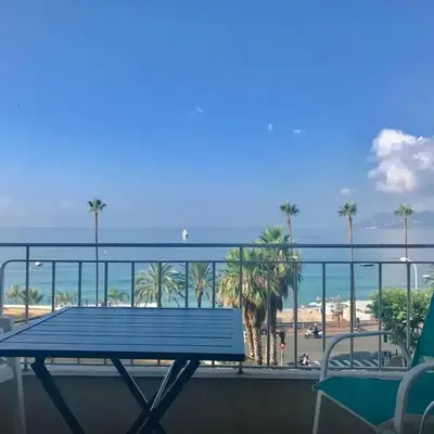 One bedroom apartment in Cannes with a balcony and great sea views - 821