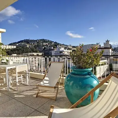 Penthhouse 1 & 2 bedroom apartment 2 mins from the Croisette 335