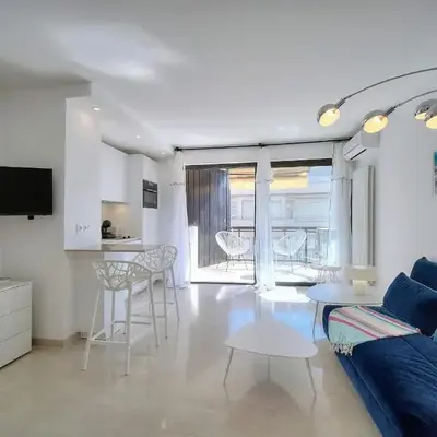REF 1745 - Cannes Center - Studio for rent