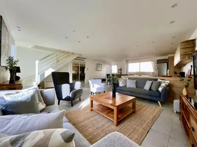 a living room with a couch and a table at Cannes, mer à 500 m, maison rare in Cannes