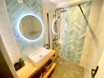 a bathroom with a sink and a mirror at Le Flore - Appartement neuf - Cannes Center in Cannes