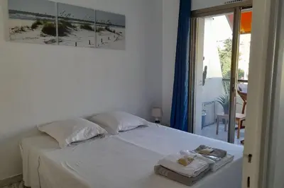 a bedroom with a white bed with towels on it at Appartement proche croisette avec parking et climatisation in Cannes