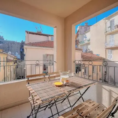 Beau 2 chambres TERRASSE