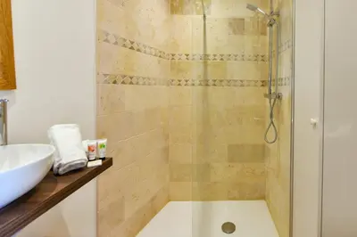 a bathroom with a shower and a sink at L'ALIZEE avec jolie terrasse vue sur la ville, charmant studio dans le centre de Cannes in Cannes