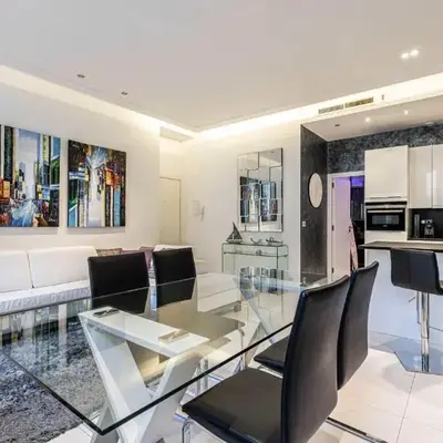 Large renovated studio - rue Hoche - Cannes center