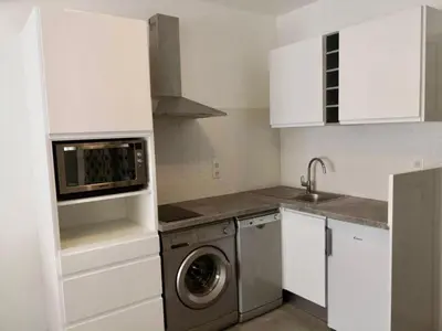 a kitchen with a washing machine and a sink at Foras Urban Living à 2 pas du festival in Cannes
