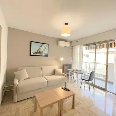 LM Studio by Welcome to Cannes