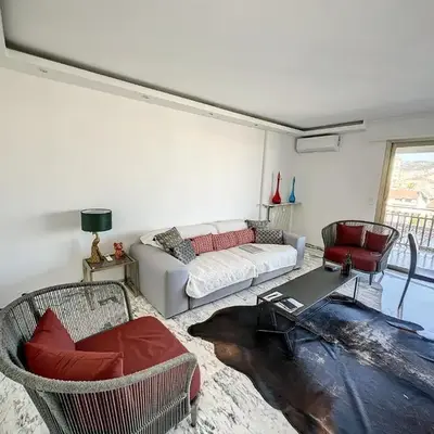 SUQ3 - Très beau 2 pièces avec terrasse