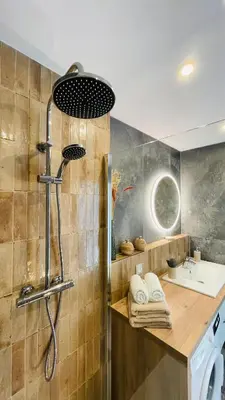 a bathroom with a shower and a sink at Le Week Riviera - Spacieux 3 étoiles-Coeur de Cannes - Palais des Festivals- Terrasse - Clim- Garage in Cannes