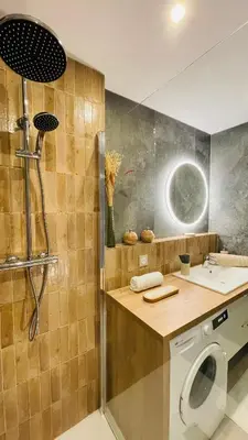 a bathroom with a shower and a toilet and a sink at Le Week Riviera - Spacieux 3 étoiles-Coeur de Cannes - Palais des Festivals- Terrasse - Clim- Garage in Cannes