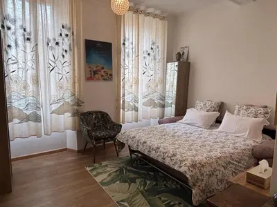 a bedroom with a bed and a chair at Suquet 5 mins à pied du palais in Cannes