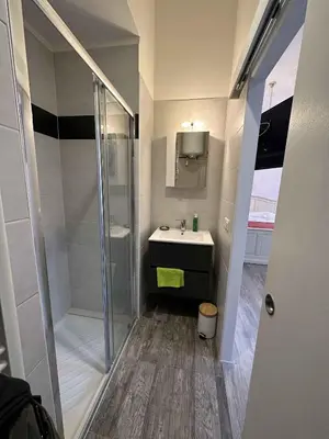 a bathroom with a shower and a sink at Cannes Studio situé dans la résidence Gallia Historique in Cannes