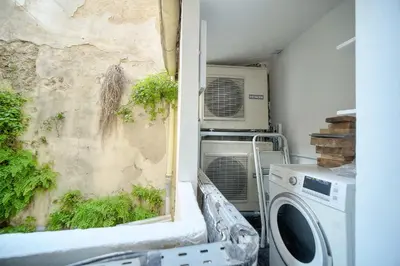 a laundry room with a washing machine and a window at Duplex 5 chambres PATIO, Clémenceau-CENTRE CANNES A5B003 in Cannes