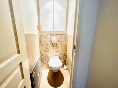 a small bathroom with a toilet in a small room at Cannes centre , magnifique , 5 min palais in Cannes