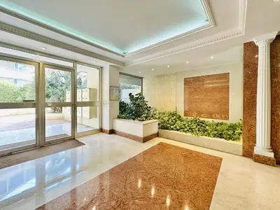 a large living room with a large wall of windows at Cannes Center - Appartement 2 pièces avec terrasse in Cannes