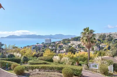 a view of a park with trees and bushes at Appt Vue Mer Exceptionnelle sur baie de Cannes in Cannes