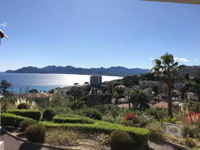 a view of the beach from the house at Appt Vue Mer Exceptionnelle sur baie de Cannes in Cannes