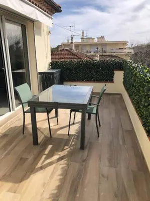 a table and two chairs sitting on a patio at AGENCIA appartement 2 Pièces lumineux terrasse in Cannes