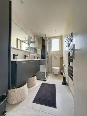 a bathroom with a sink and a toilet at AGENCIA appartement 2 Pièces lumineux terrasse in Cannes