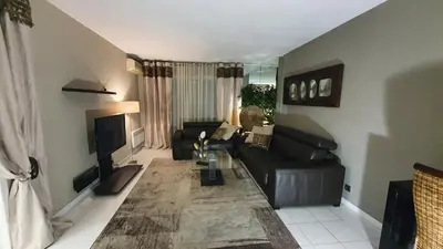 a living room with a couch and a television at Mélodie Garage Gratuit in Cannes