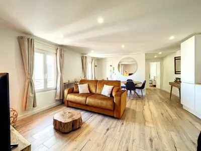 a living room with a couch and a table at Cocon Forville - Palais des Festivals, Plages, clim, marché provençal, Vieux Port et Suquet in Cannes