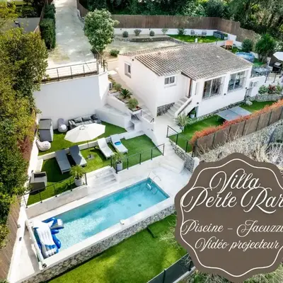 Piscine-Jacuzzi-Sauna -Videoprojecteur Perle Rare
