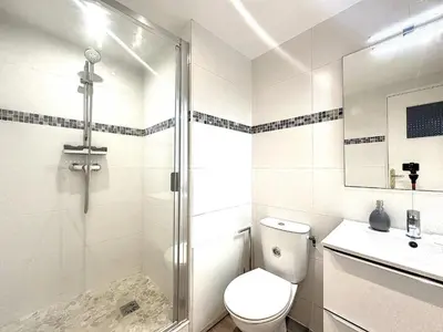 a bathroom with a shower and a toilet and a sink at Superbe appartement avec terrasse centre-ville et plage à 5 min in Cannes