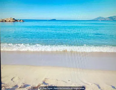 a view of the beach with the ocean at 2chambres 2 salles de bains Palais des Festivals in Cannes