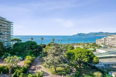 an aerial view of the beach and the ocean at Mer et Plage 2 étoiles in Cannes