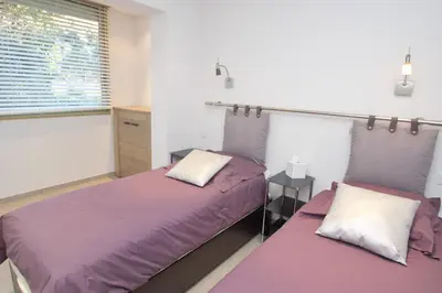 two beds sitting next to each other in a bedroom at Johnny in Cannes