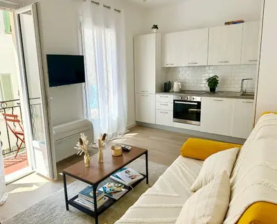 a living room with a couch and a table at Maison La Casetta (2ch / 2sdb) - Le Suquet Cannes in Cannes