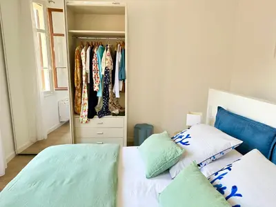 a bedroom with a bed and a closet at Maison La Casetta (2ch / 2sdb) - Le Suquet Cannes in Cannes