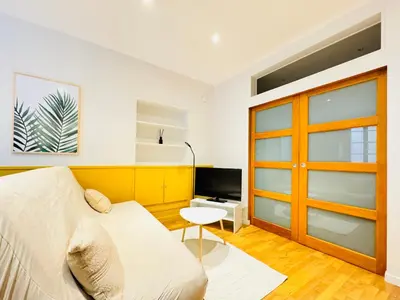 a living room with a bed and a tv at L'écrin - 2 pièces - Le Suquet in Cannes