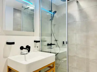 a bathroom with a sink and a shower at L'écrin - 2 pièces - Le Suquet in Cannes
