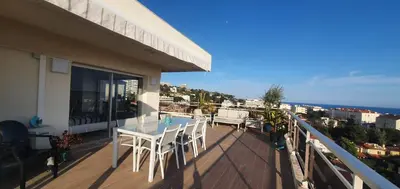 a balcony with chairs and a view of the ocean at Villa sur le toit - Vue mer exceptionnelle in Cannes