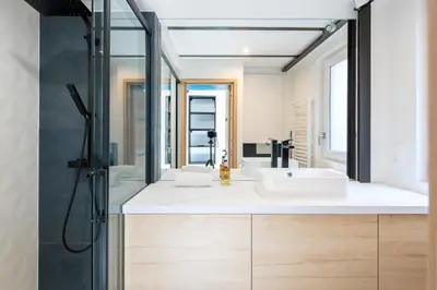 a bathroom with a white sink and a shower at LE CHANCEUX fabuleux duplex en design, pour loisir en couple ou congrès in Cannes