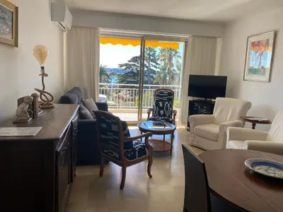a living room with a couch and chairs at Appartement vue sur mer, proche Croisette in Cannes