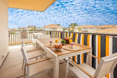 a balcony with a table and chairs on a balcony at Cannes au Calme à 10 mn à pieds du centre, aperçue mer - Parking gratuit in Cannes