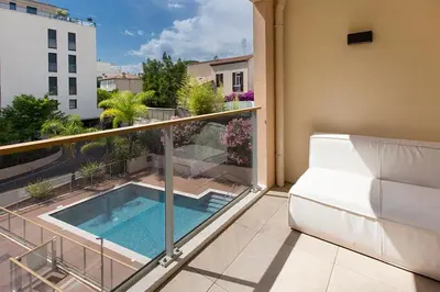 a balcony with a swimming pool on top of a building at 2 pièces avec clim, terrasse, piscine, 100m plage in Cannes