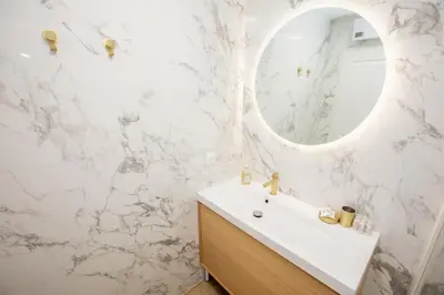 a bathroom with a sink and a mirror at Luxueux 3p. Art Deco + Parking in Cannes