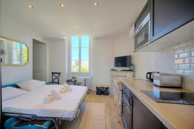 a kitchen with two beds in a room at IMMOGROOM-Suquet-AC-WIFI-close to the beaches in Cannes